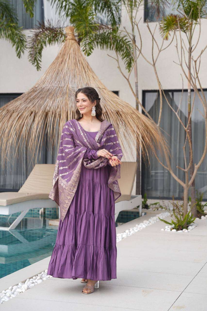 Women's Solid Anarkali Kurti Pant With Banarasi Dupatta Set - Image 6