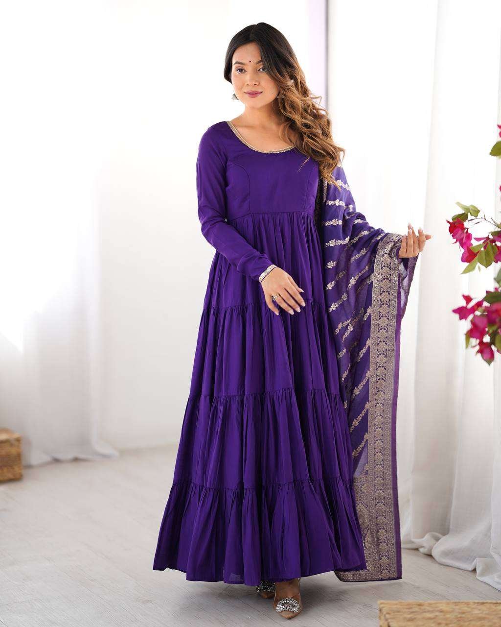 Women's Solid Anarkali Kurti With Pant And Banarasi Silk Dupatta Set - Image 6