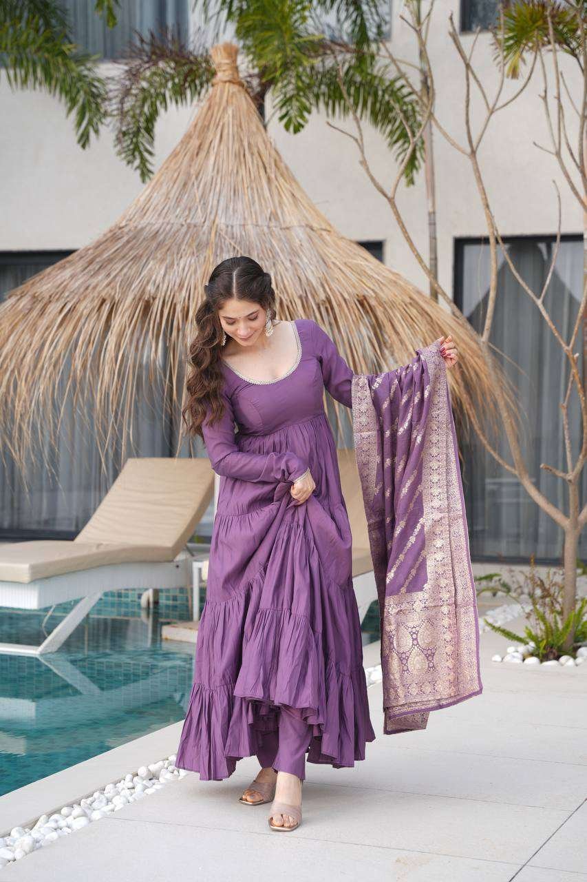 Women's Solid Anarkali Kurti Pant With Banarasi Dupatta Set - Image 8