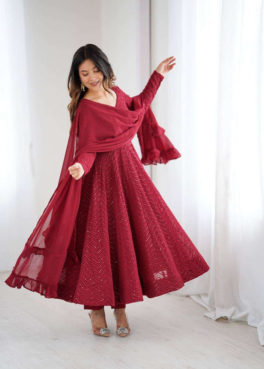 Womens Pure Romansilk Chanderi Embroidered Anarkali Kurti With Dupatta & Pant Set - Image 5